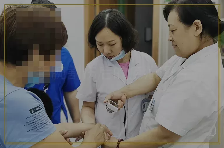 手腕割伤后的疤痕图片