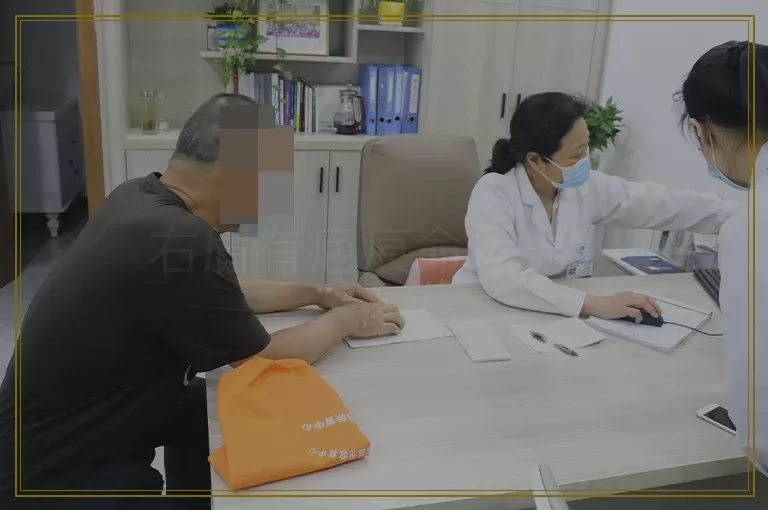 右眉有疤痕命运男人