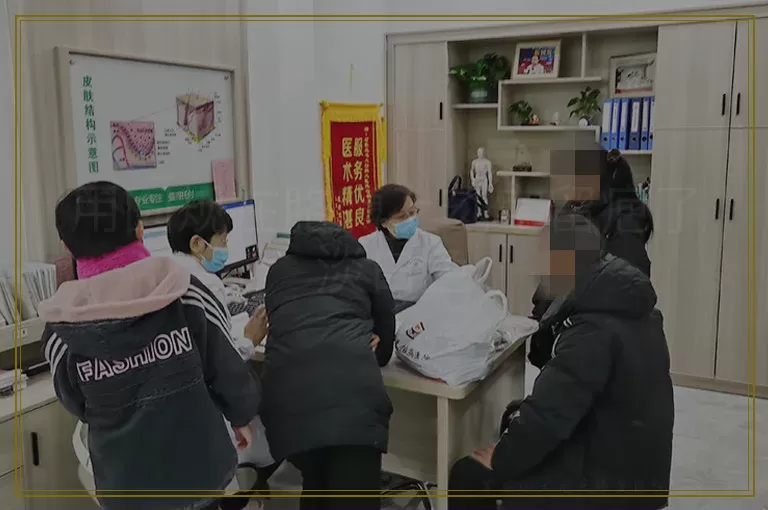 用圆规在胳膊上刻字留疤了 淡白色