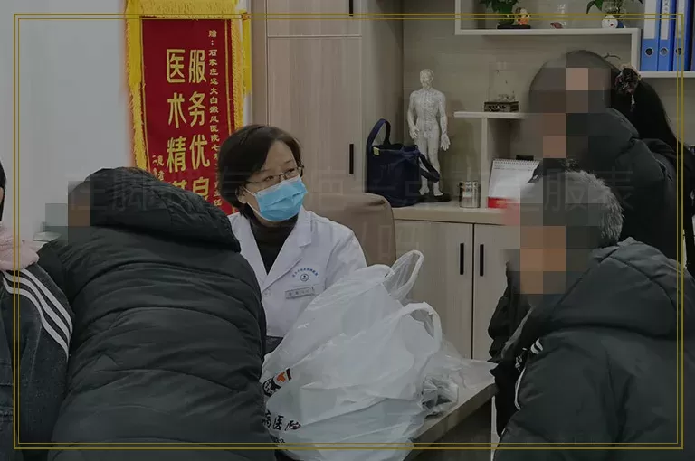 在脚踝有伤疤一点点走服表可以吗