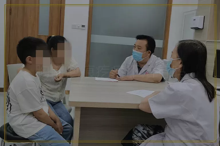 胸前疤痕疙瘩不治行吗