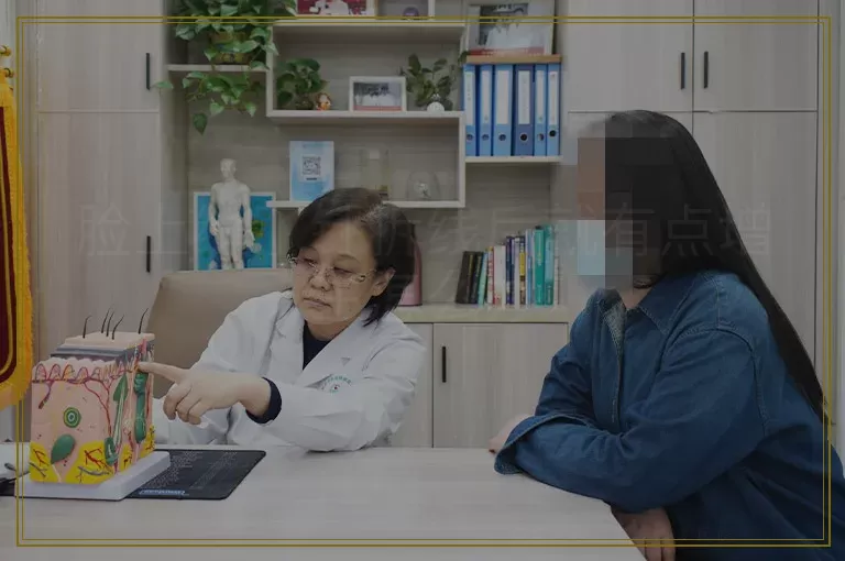 脸上缝了针拆线后就有点增生怎么办